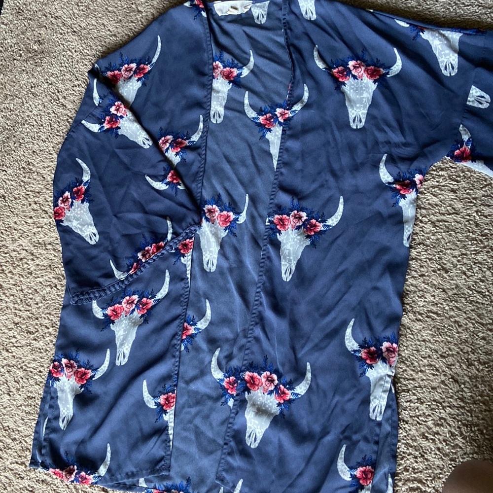 Size small Kimono floral skull print